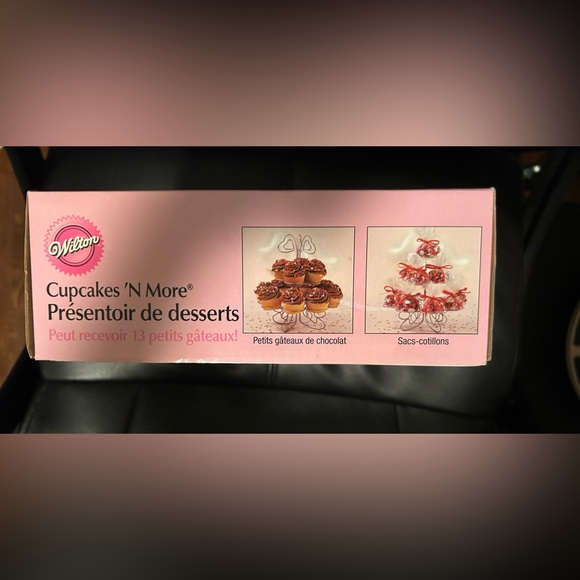 New in Box Wilton Cupcakes’ n More Dessert Stand holds 13 cupcakes - Picture 4 of 6
